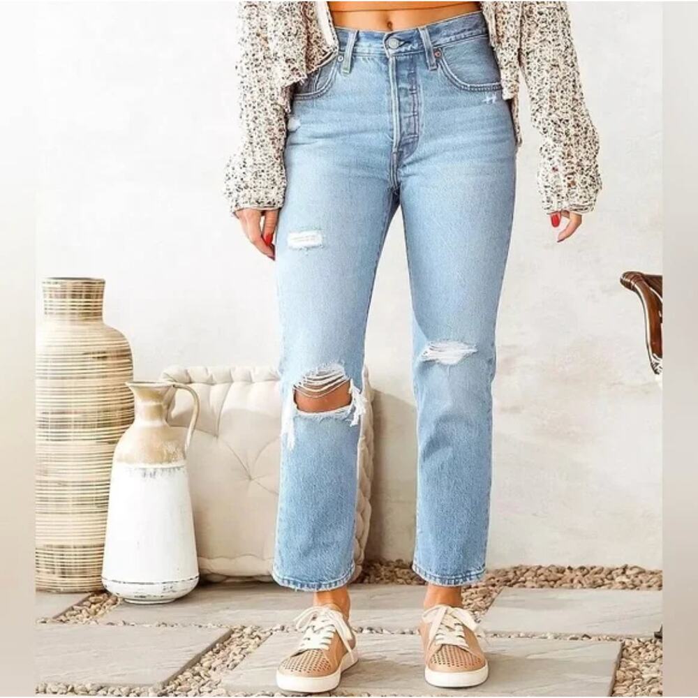 Levi's 501 Crop Jeans Button Fly in Athens Break Size 29